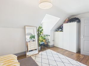 Bedroom- click for photo gallery